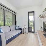 Relax With Parking Shellter Renters Prestige Apartment